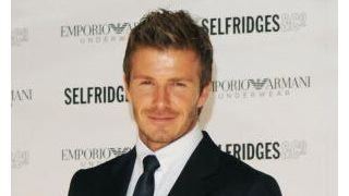 デヴィッド・ベッカム、アルマーニの新広告お披露目…ポッシュも鼻高