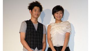 ナマ美脚がまぶしい！榮倉奈々、黒のミニスカで登場！観客動員200万人突破にうれしい悲鳴！