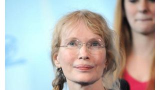 他殺？不幸続きのミア・ファロー、兄が遺体で発見