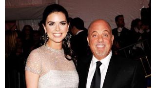 60歳のビリー・ジョエル、27歳の妻と別れる