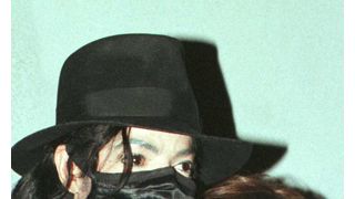 マイケルさんの死に、元妻のリサは「混乱している」マドンナは「涙が止まらない」