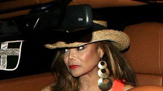 マイケルさん姉ラトーヤの出演場面カット　コメディー映画「ブルーノ」