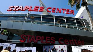 マイケルさんの追悼式のチケット、オークションサイトが出品を禁止