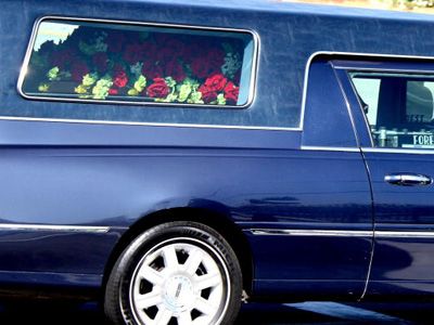 マイケル・ジャクソンさんの葬儀が行われる　フリーウエイは一時交通マヒ状態に