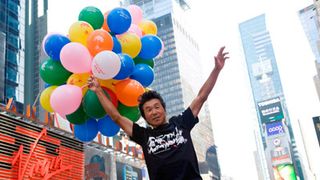 間寛平、ニューヨークで風船おじさんに変身！「妻も隣で泣いていた」感動の物語とは？