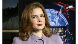 エイミー・アダムスの控え室を不審者がのぞき見