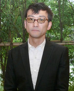 個性派俳優の吹越満 見えない敵との戦いに自作自演で自画自賛 シネマトゥデイ