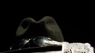 マイケル・ジャクソンさんの「左手」手袋がオークションに