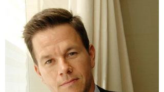 マーク・ウォールバーグ、撮影中に煙を吸い込んで病院へ