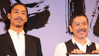 ガンに冒された父親役の奥田瑛二、ガンで父親より早く逝くかもと心配する息子役EXILEのAKIRAを絶賛!