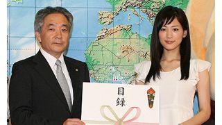 綾瀬はるか、チャリティーで日本ユニセフ協会に100万円を贈呈!『ホッタラケの島~』代表で