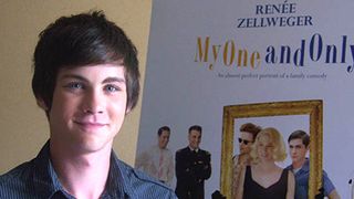 俳優キャリア10年のイケメン17歳、売れっ子ローガン・ラーマンが新作を語る!