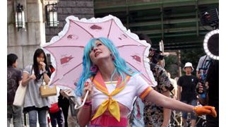 秋葉原にセーラームーン姿で『スパイダーマン』のキルステン・ダンスト突如現る!
