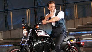 ヒュー・ジャックマン来日!「続編は日本で!」と日本人キャスト500人を即決!?