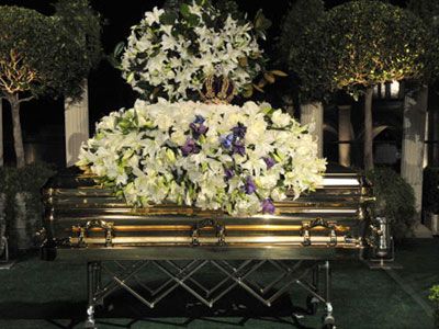死後70日にしてマイケル・ジャクソンさん埋葬される…元妻やマコーレー・カルキンも出席
