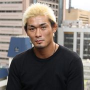坂口憲二の兄・坂口征夫が俳優デビュー!サメとのエアープロレス披露!?