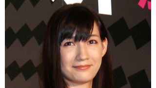 マイコ、休憩時間に「機動戦士ガンダム」をいきなり第3巻から読みふけり、現場は大騒ぎ!?