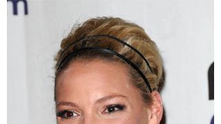 キャサリン・ハイグル、韓国からの養女は障害を抱えている赤ちゃん