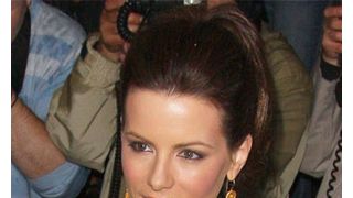 ケイト・ベッキンセイル、髪型を変えると娘が超不機嫌に