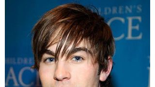 「ゴシップガール」のチェイス・クロフォード、テイラー・モムセンとの交際を否定