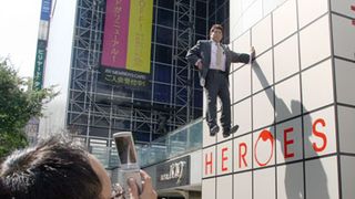 え~っ!人が宙に浮いてる!渋谷は騒然!女子高生は写メ撮りまくり!