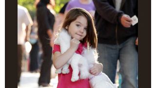 スーリちゃん、3歳にして早くもピンクの口紅でメークアップ