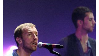 コールドプレイ、1億5千万円を子どもたちに寄付!