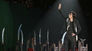 ヨン様人気爆発!東京ドームに45,000人集結!!「愛してます!」とファンに大サービス!