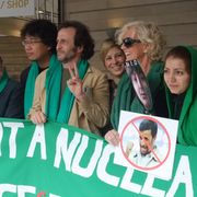 イランの核開発に反対!イラン出身の映画監督がサンセバスチャン映画祭でデモ!