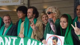 イランの核開発に反対！イラン出身の映画監督がサンセバスチャン映画祭でデモ！
