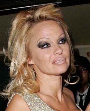 借金1億円のパメラ アンダーソン お金はあるけど払わないだけ シネマトゥデイ