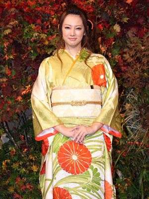 北川景子 着物姿でつつましくするも男っぽい姿を暴露され面目なし シネマトゥデイ
