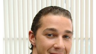 シャイア・ラブーフ、大物マイケル・ダグラスを前に緊張の撮影？