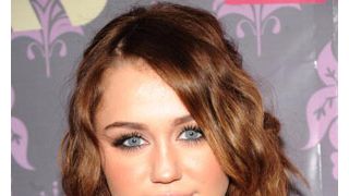 ファンは大ショック!マイリー・サイラス、彼氏のためにTwitterを突然やめる