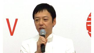 板尾創路、サインぜめの大人気！現地や日本からファン駆け付け初監督作上映-釜山国際映画祭