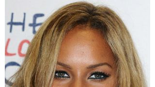 人気歌手レオナ・ルイスにファンの男が顔面パンチ