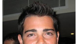 「デスパレートな妻たち」のジェシー・メットカーフ、激しいラブシーンで興奮し過ぎた過去を告白