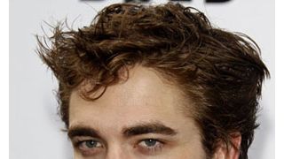 『トワイライト』のロバート・パティンソンとクリステン・スチュワート、ホテルで同じ部屋に滞在