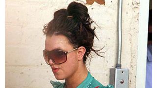 ブリトニー・スピアーズ、車で足をひいて訴えを起こしたパパラッチと示談