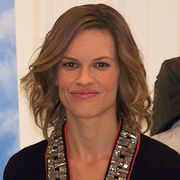 ヒラリー・スワンクが、女性として初めて大西洋単独横断飛行したパイロットについて語る