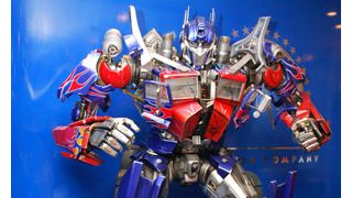 実物大ガンダムに続け！今度はちょっぴり小柄なオプティマス・プライムが登場だ!!