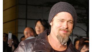 来日中のブラピがイエローカーペットに登場!45歳になっても変わらぬイケメンぶりにファン絶叫!