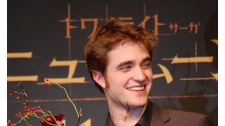 日本の女子も大熱狂！全米で社会現象の大ヒット『トワイライト』のロバート・パティンソン来日！