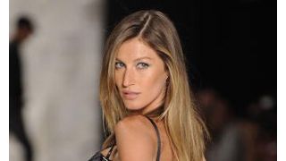 妊娠中のジゼル・ブンチェン、ヘリコプターの操縦ライセンスを取得中