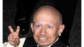 『オースティン・パワーズ』のミニ・ミー、恋人を脅迫したことを否定