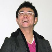 八嶋智人、マイクなしで舞台あいさつ!異例の立ち話風ほんわかあいさつ