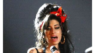 エイミー・ワインハウス、元夫と再び結婚?元夫、友人に告白、フェイスブックは既婚に変更!