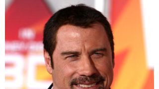 ジョン・トラヴォルタ、映画で妻ケリー・プレストンのラブシーンを見るのはつらい