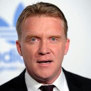 『デッドゾーン』のアンソニー・マイケル・ホール、元恋人の顔をかんでいた