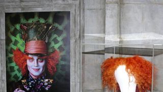 ジョニー・デップが着用したヅラが来日中！『アリス・イン・ワンダーランド』展に1日で2,200人来場!!